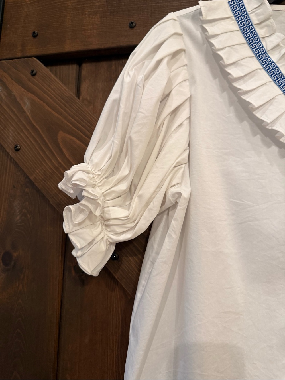 THML White Ruffle V-Neck Puff Sleeve Blouse Blue Embroidered Trim Size Small - Picture 3 of 8